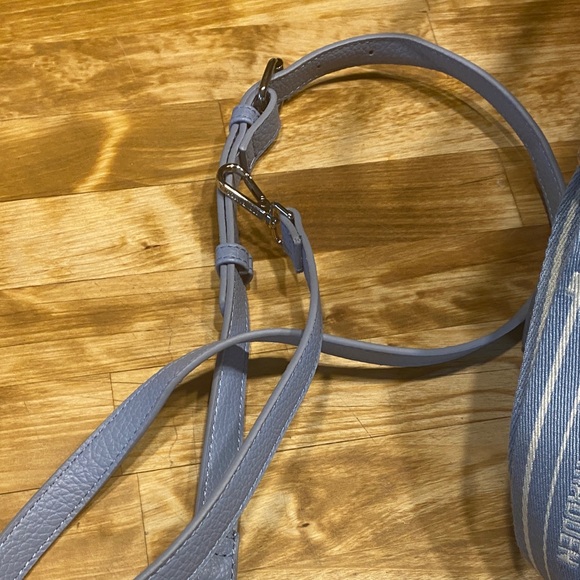 Steve Madden Sky Blue Embossed Shoulder Bag - Picture 9 of 9